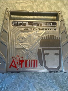 2011 Real Steel Build-N-Battle Atom Carry Case - Silver with Red Logo